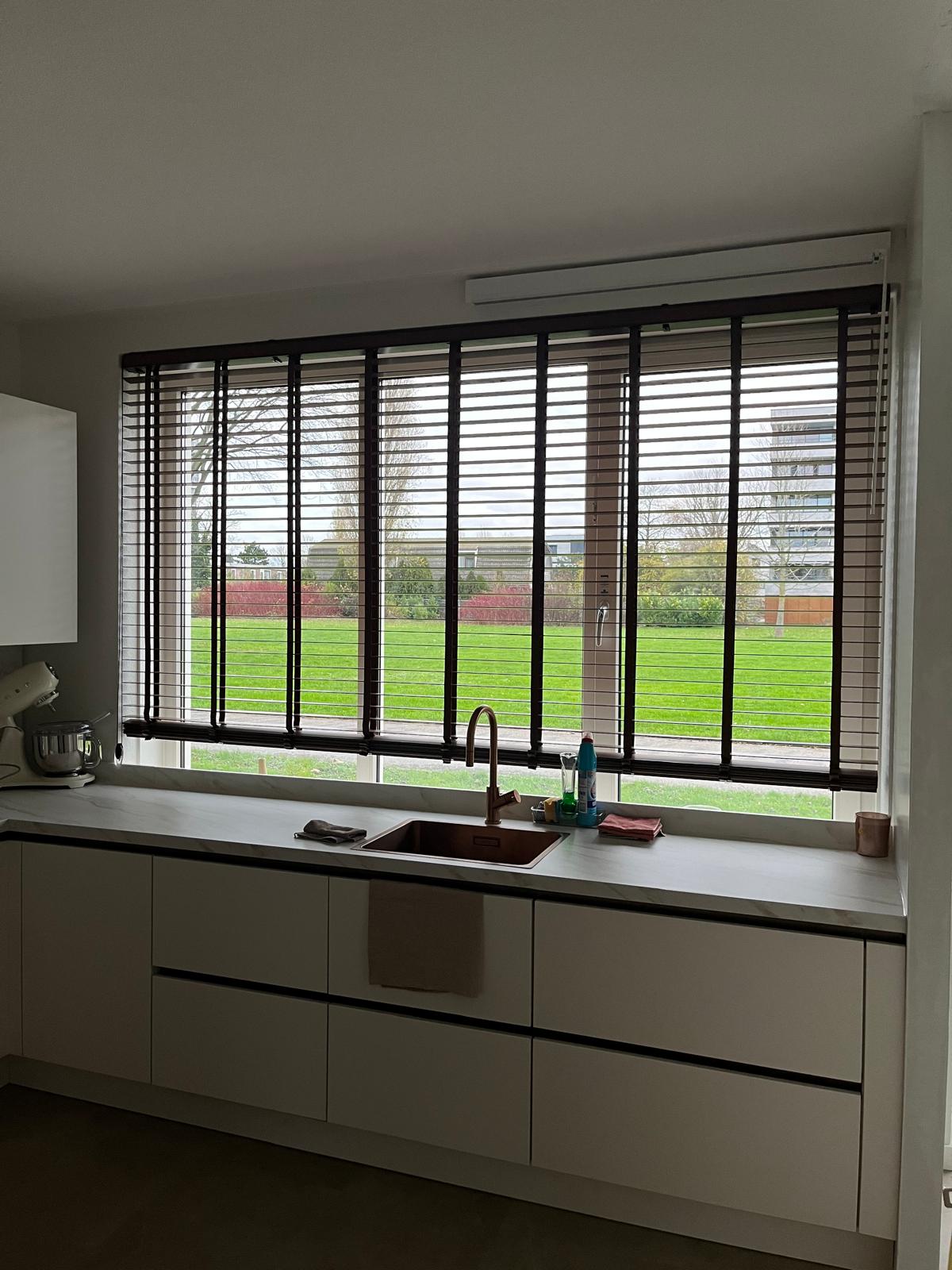Houten jaloezieën op maat - Fenomeen Raamdecoratie Utrecht
